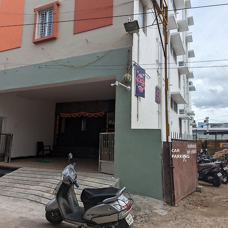 Lakshmi Paradise Lodge A/C Pollāchi Eksteriør bilde