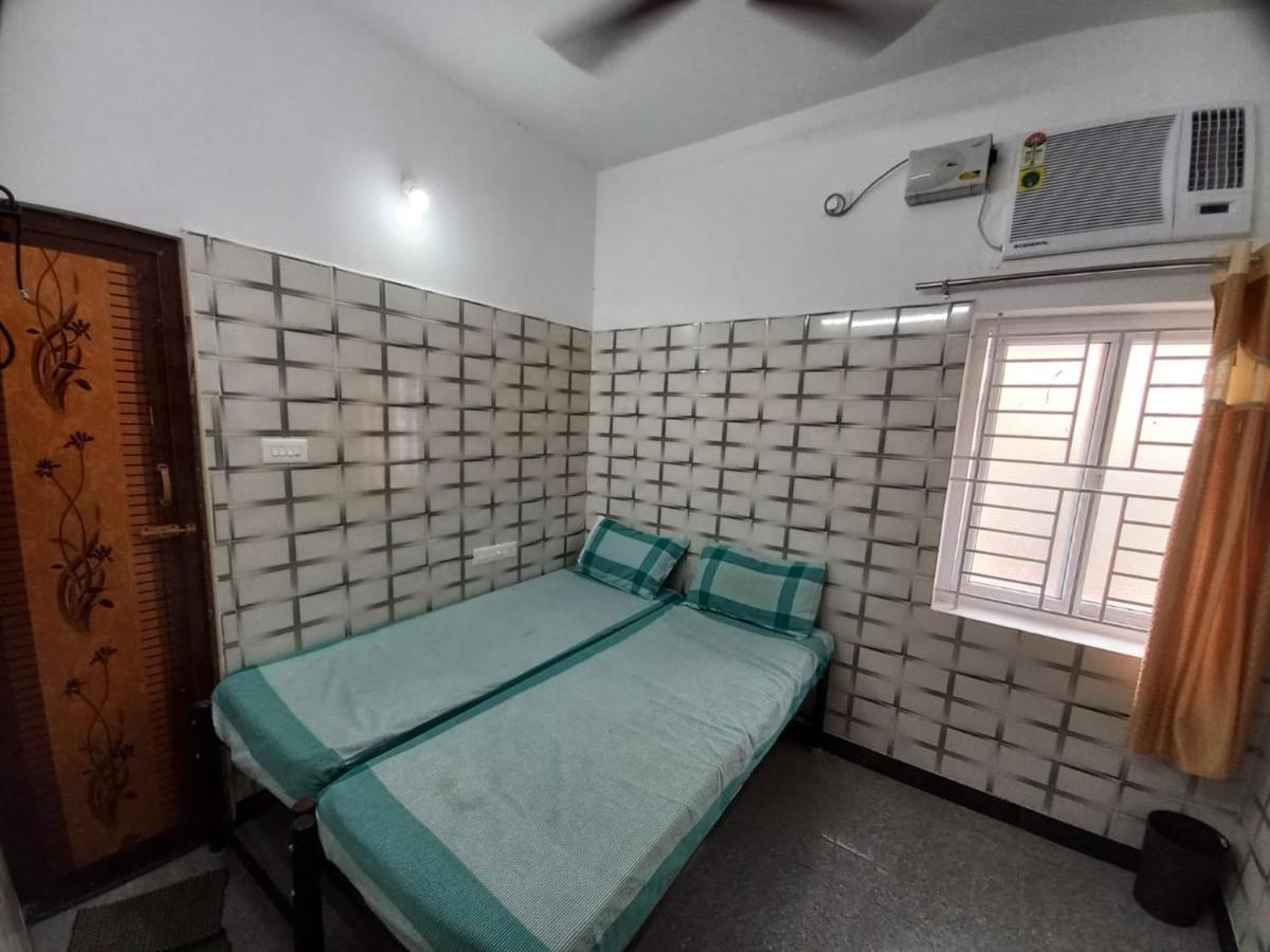 Lakshmi Paradise Lodge A/C Pollāchi Eksteriør bilde