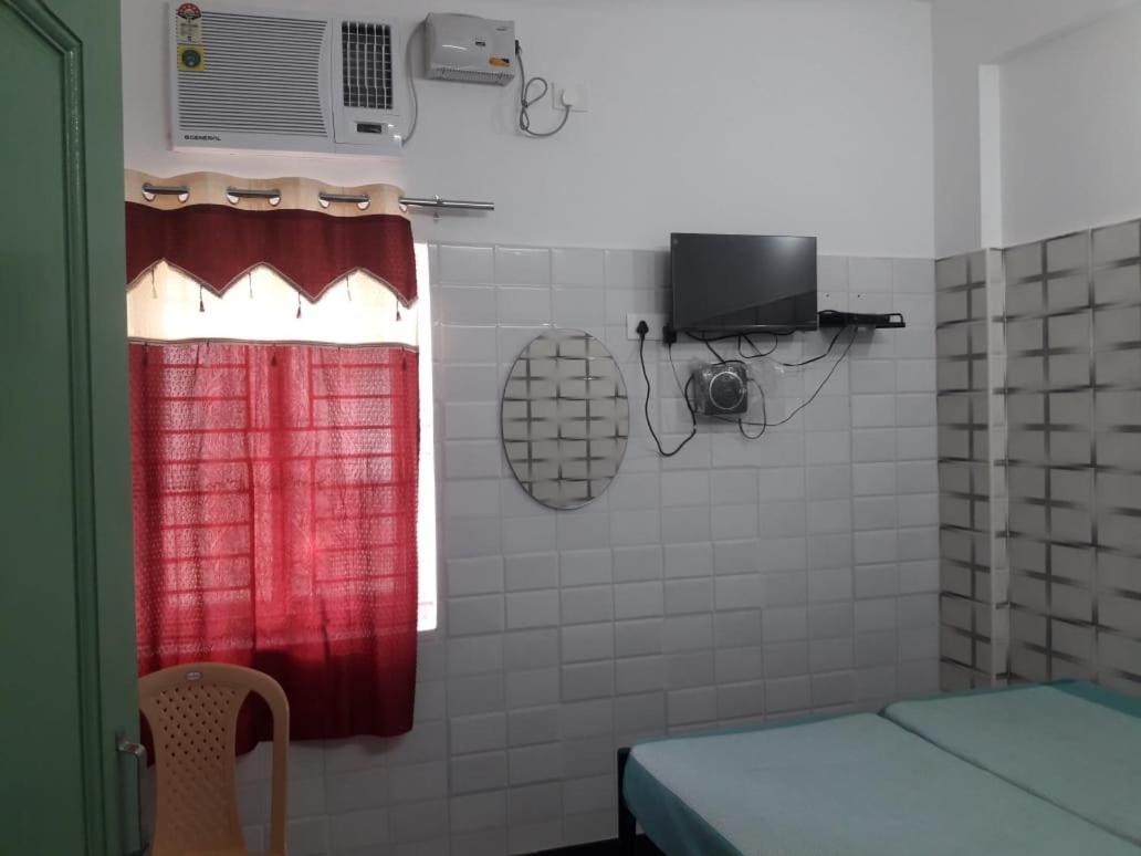Lakshmi Paradise Lodge A/C Pollāchi Eksteriør bilde